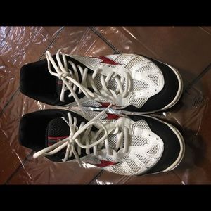 Volleyball shoes - mizuno wave hurricane